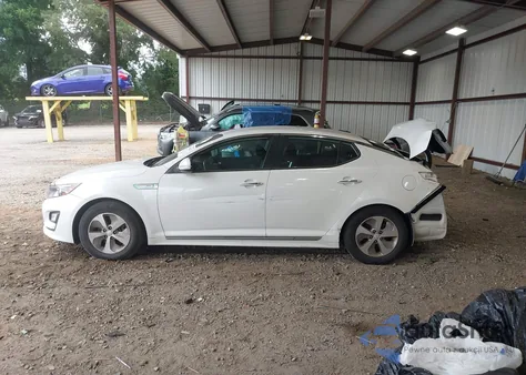 2016 Kia Optima Hybrid z USA, uszkodzony, nr VIN KNAGM4AD4G5092509